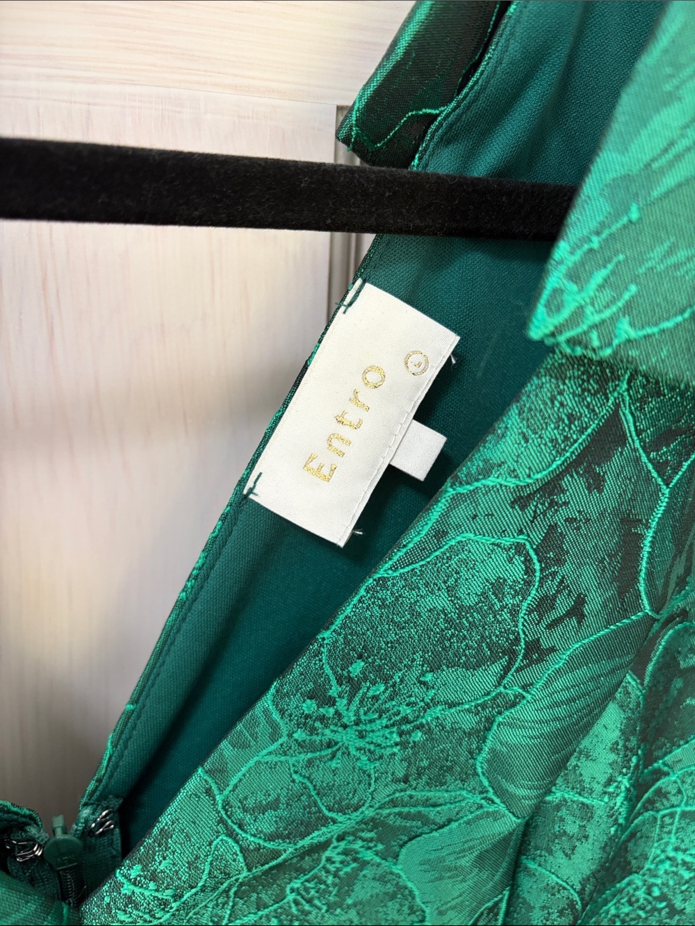 Entro size large Elegant Green Floral V-Neck Women's Dress - Picture 6 of 9